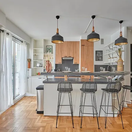 Apartment In The 16th Area Residential District Paris