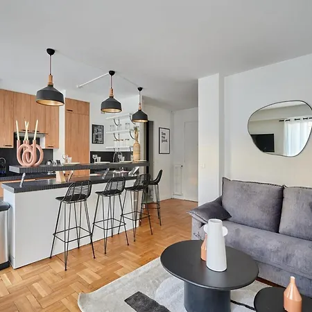 Apartment In The 16th Area Residential District *
