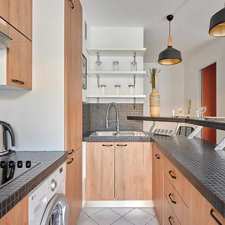 In The 16th Area Residential District Apartment Paris