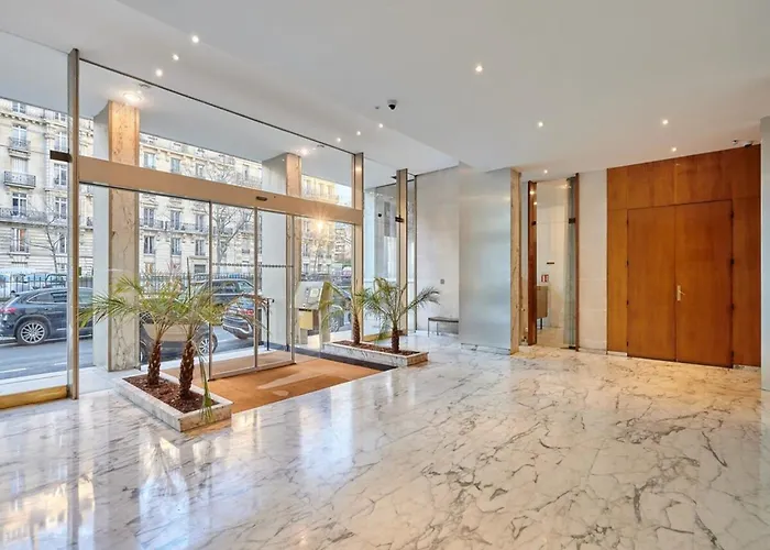 In The 16th Area Residential District * París